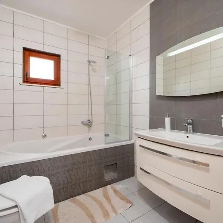 아파트 By The Sea Okrug Gornji, Ciovo - 23497 트로기르